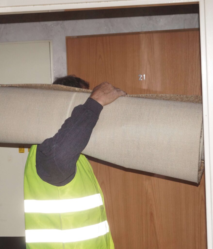 Deckenrückbau bei Wohnungsräumung (2)