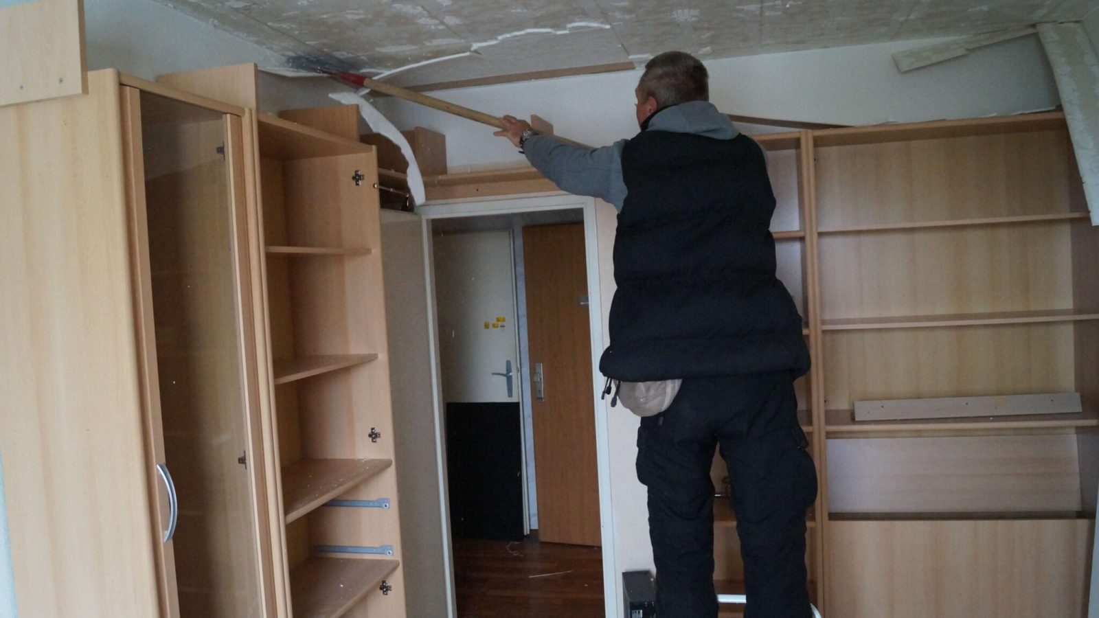 Deckenrückbau bei Wohnungsräumung